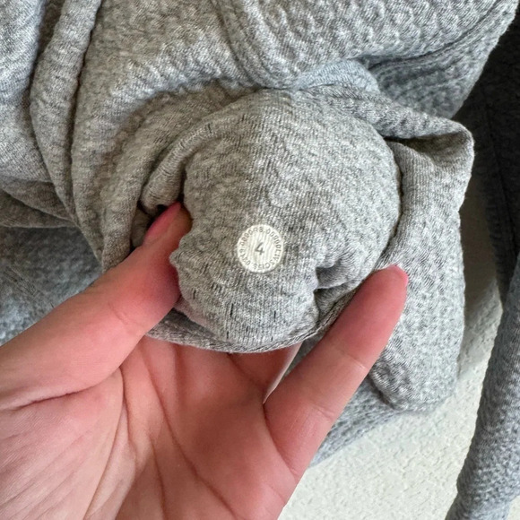 Lululemon Womens 4 Catch A Moment Crew Neck Pullover Heathered Light Gray Casual - Picture 7 of 8